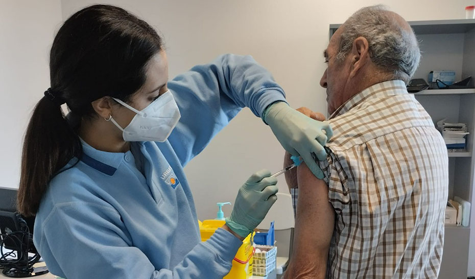 Imagen del artículo Andalucía volverá a vacunar sin cita frente a la gripe y el Covid los días 19, 20 y 21 de diciembre